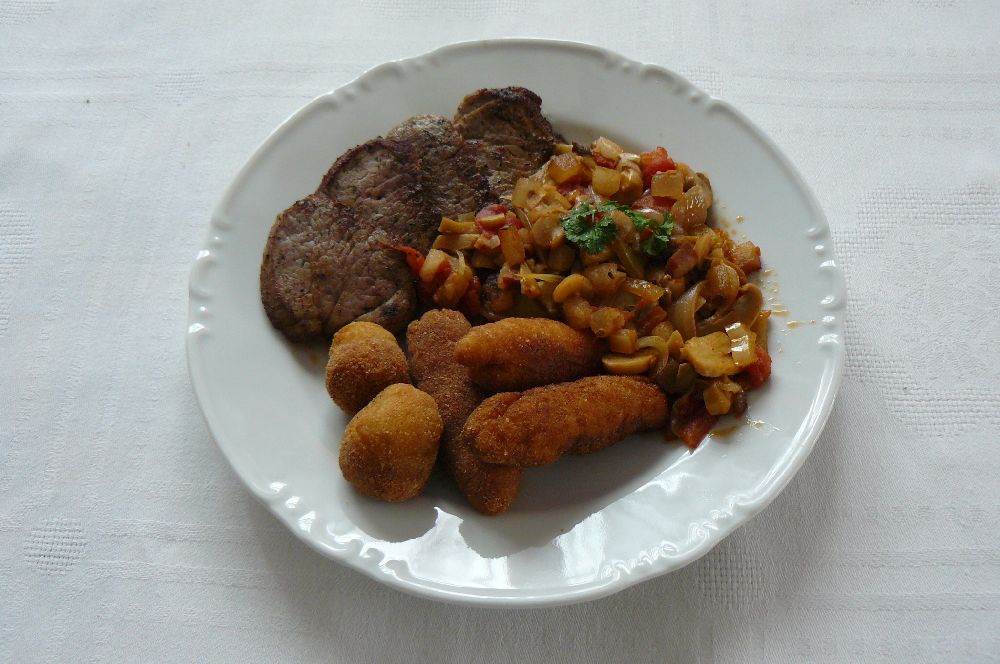 Bravčová panenka na karpatský spôsob, zemiakové kroketky